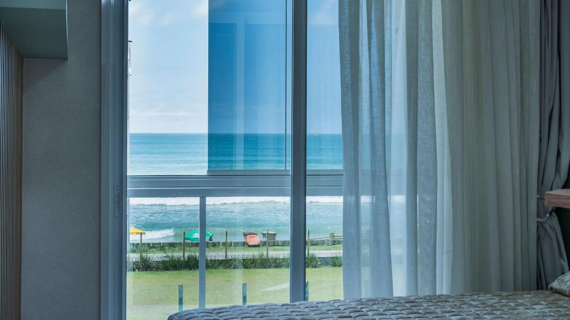 בומבינאס A13 - Apartamento Beira Mar Na Praia De Bombas 02 Suites דירה
