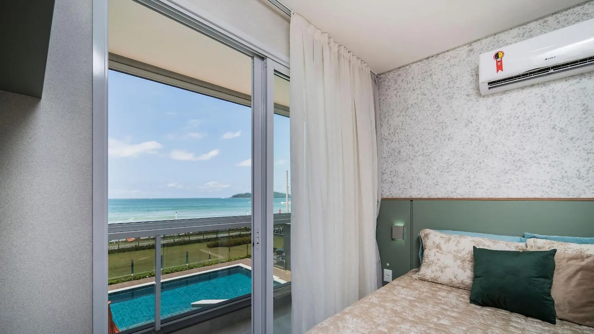 בומבינאס A13 - Apartamento Beira Mar Na Praia De Bombas 02 Suites 0*,