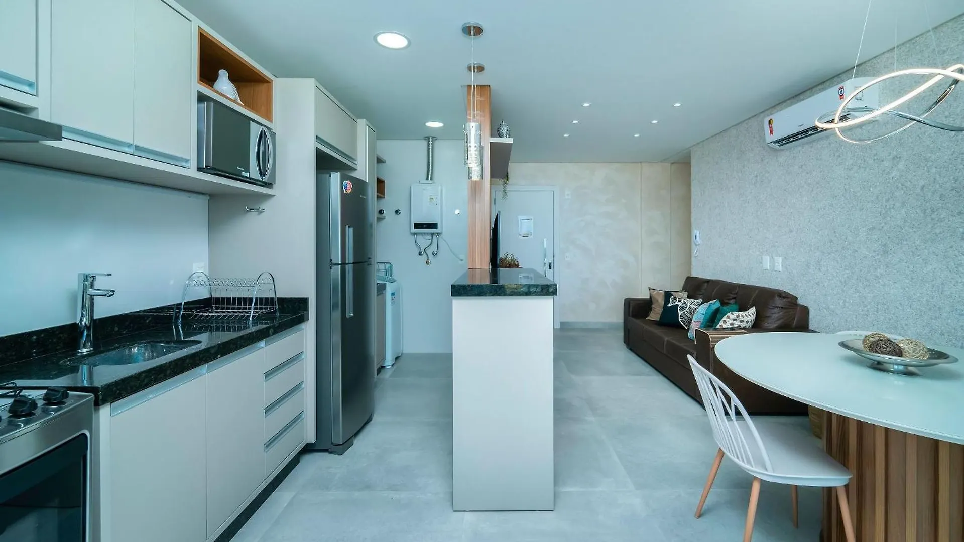 דירה בומבינאס A13 - Apartamento Beira Mar Na Praia De Bombas 02 Suites ברזיל