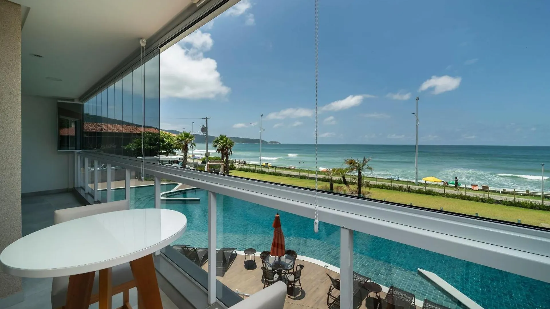 בומבינאס A13 - Apartamento Beira Mar Na Praia De Bombas 02 Suites ברזיל