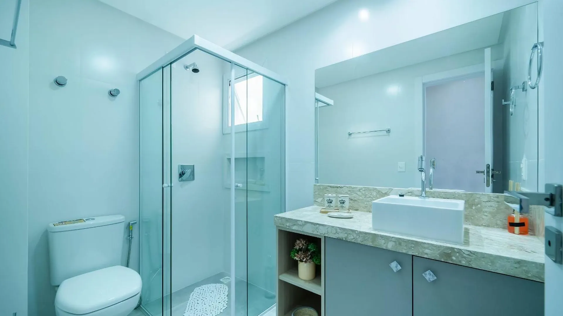 A13 - Apartamento Beira Mar Na Praia De Bombas 02 Suites Bombinhas