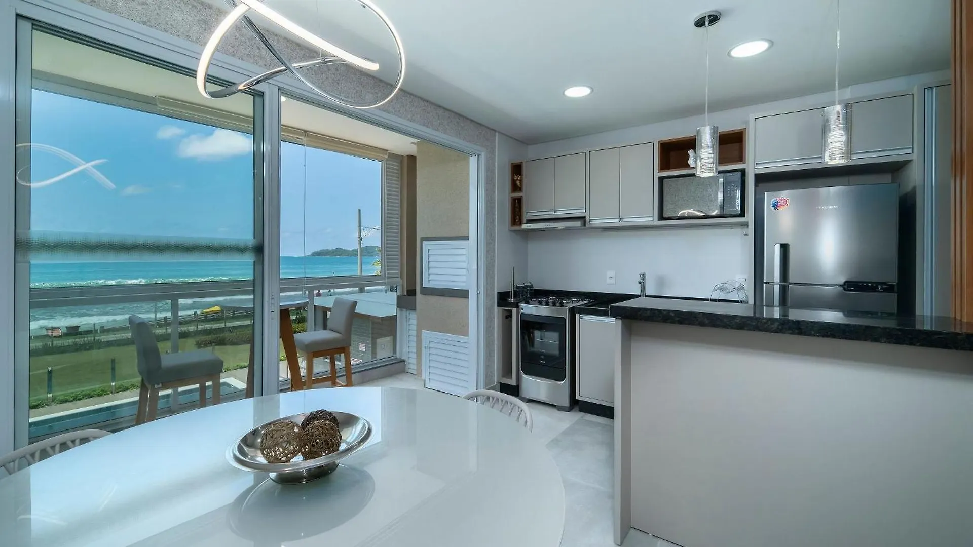 A13 - Apartamento Beira Mar Na Praia De Bombas 02 Suites Bombinhas