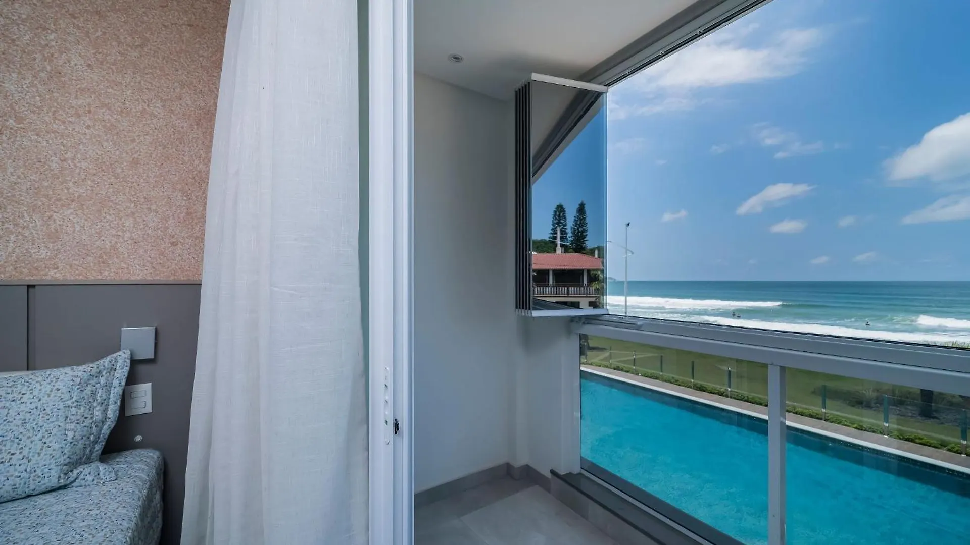 A13 - Apartamento Beira Mar Na Praia De Bombas 02 Suites Bombinhas